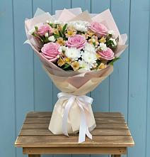 Букет цветов из:  Гвоздики, Орхидеи и Розы в Старобалтачево