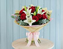 Букет цветов из:  Лилии и Розы в Старобалтачево