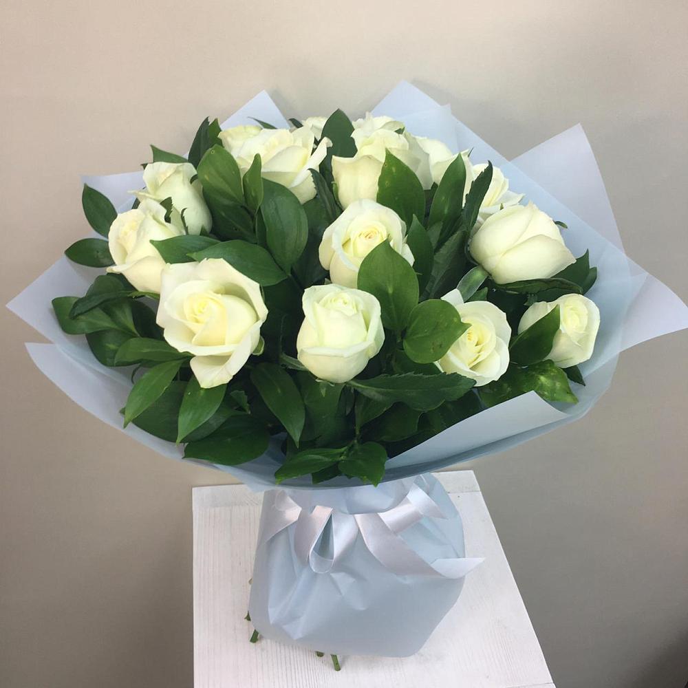Букет 15 Белых роз Проуд в Старобалтачево