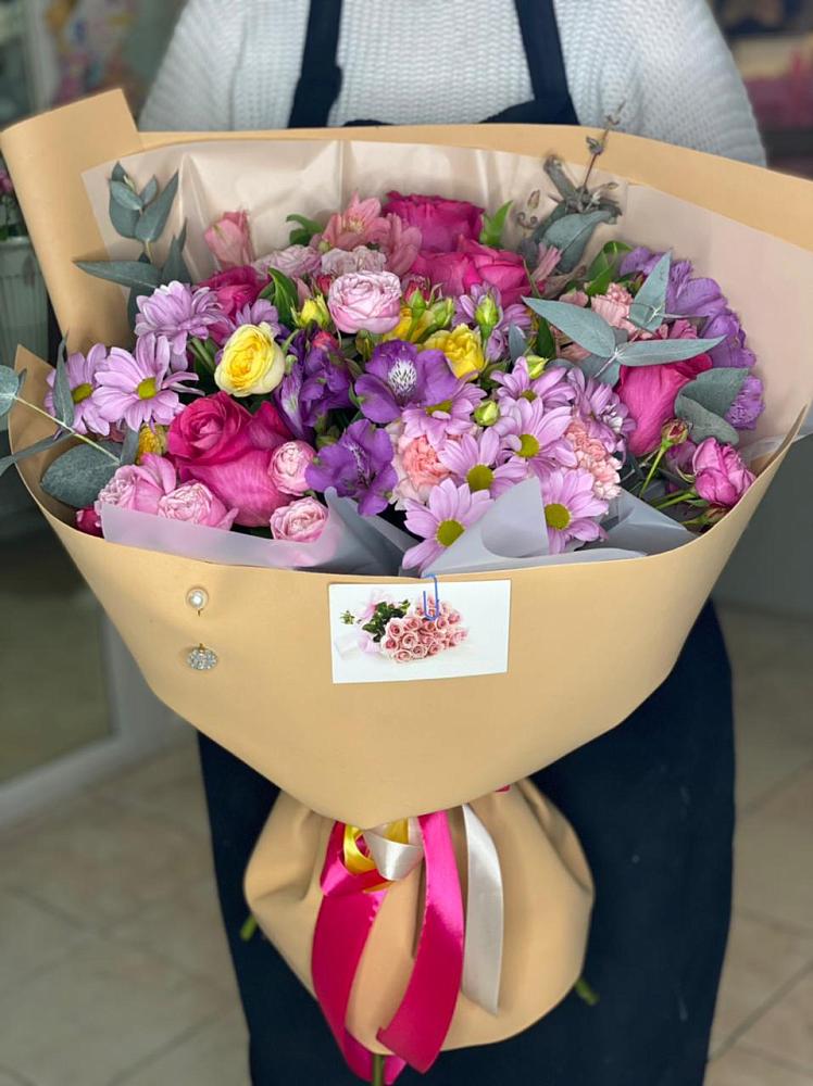 Букет цветов из: Хризантемы, Гвоздики и Альстромерии в Старобалтачево