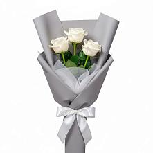 Букет 3 белые розы в Старобалтачево