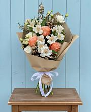 Букет цветов из:  Альстромерии, Лизиантусы, Розы и Хризантемы в Старобалтачево