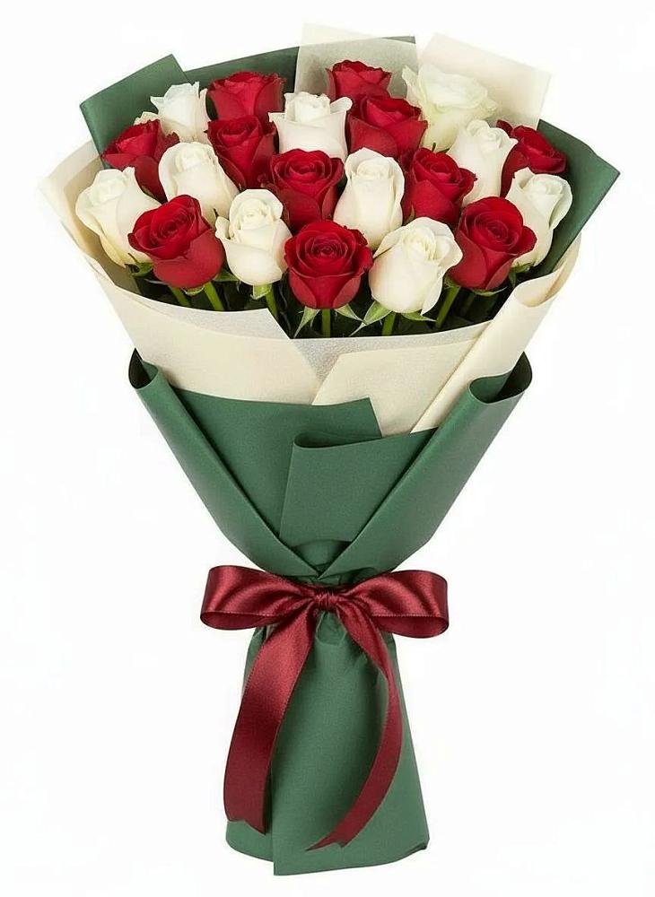 Букет Микс из красных и белых роз в Старобалтачево