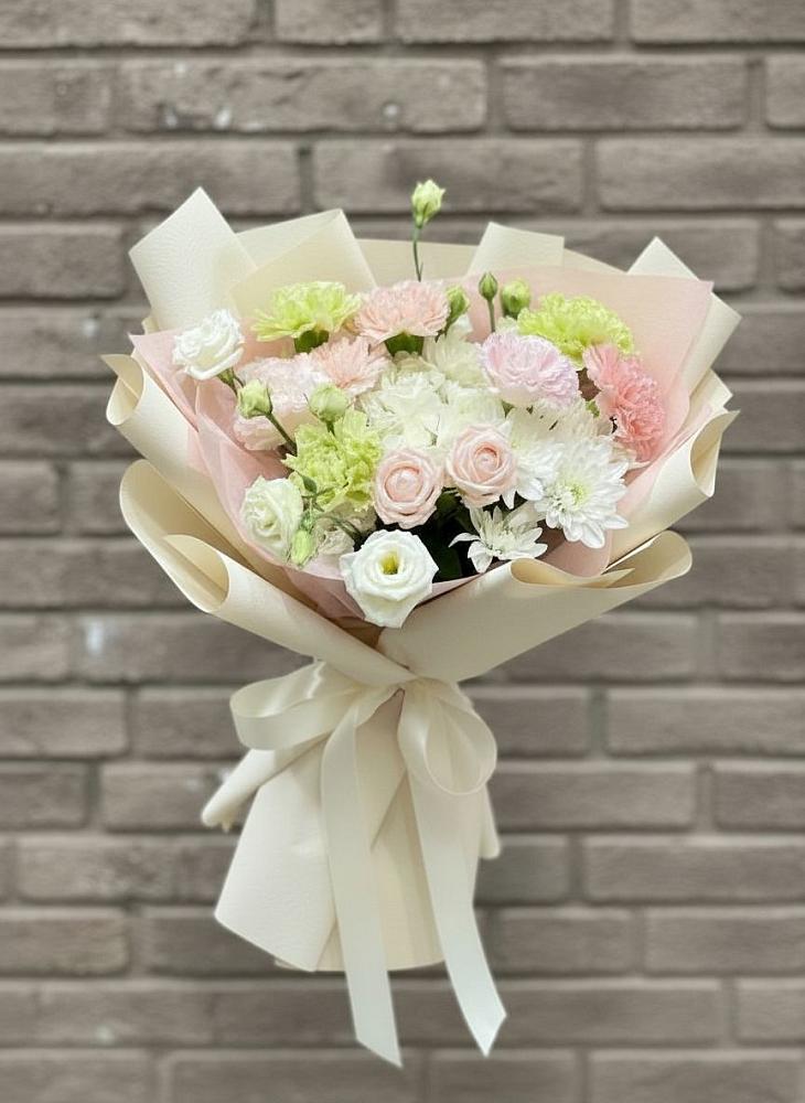 Букет цветов из: Гвоздики, Розы, Лизиантусы и Хризантемы в Старобалтачево