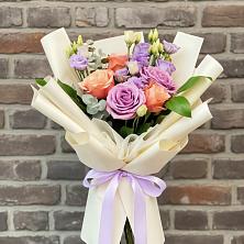 Букет цветов из:  Лизиантусы и Розы в Старобалтачево