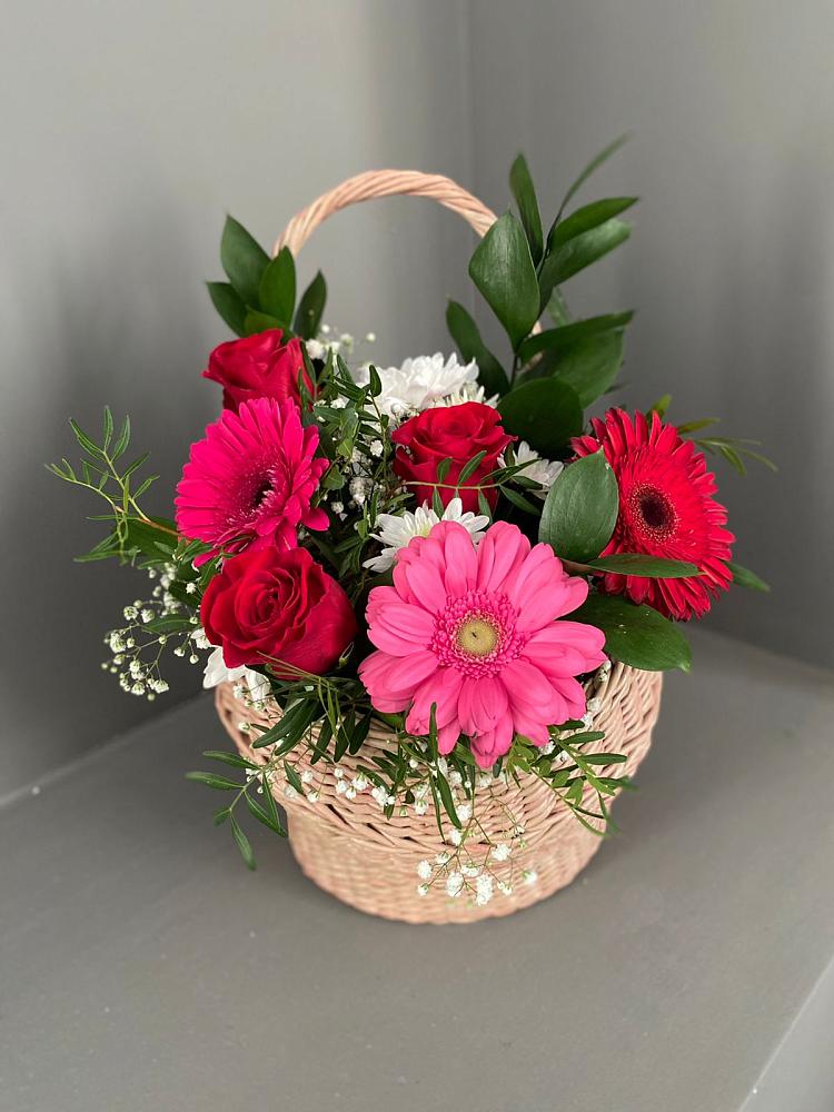 Цветочная композиция из Розы, Хризантемы и Герберы в корзине в Старобалтачево