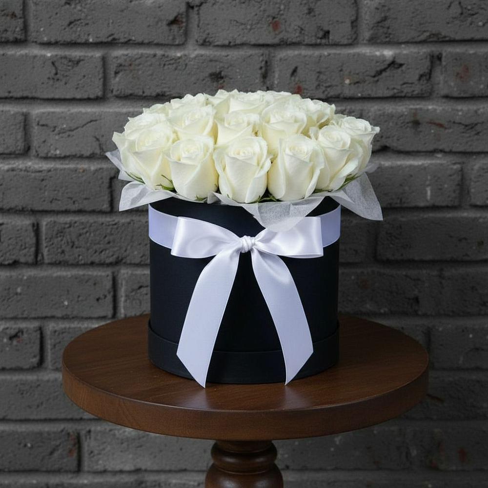 Цветочная композиция из Розы в шляпной коробке в Старобалтачево