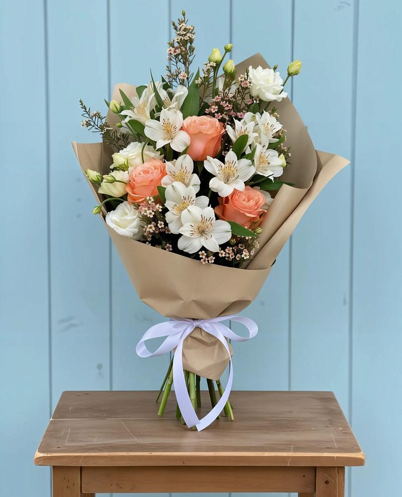 Букет цветов из: Альстромерии, Лизиантусы, Розы и Хризантемы в Старобалтачево