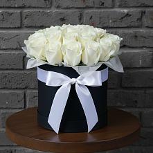 Цветочная композиция из Розы в шляпной коробке в Старобалтачево